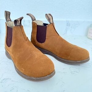 Blundstone Chelsea boots (Like New)